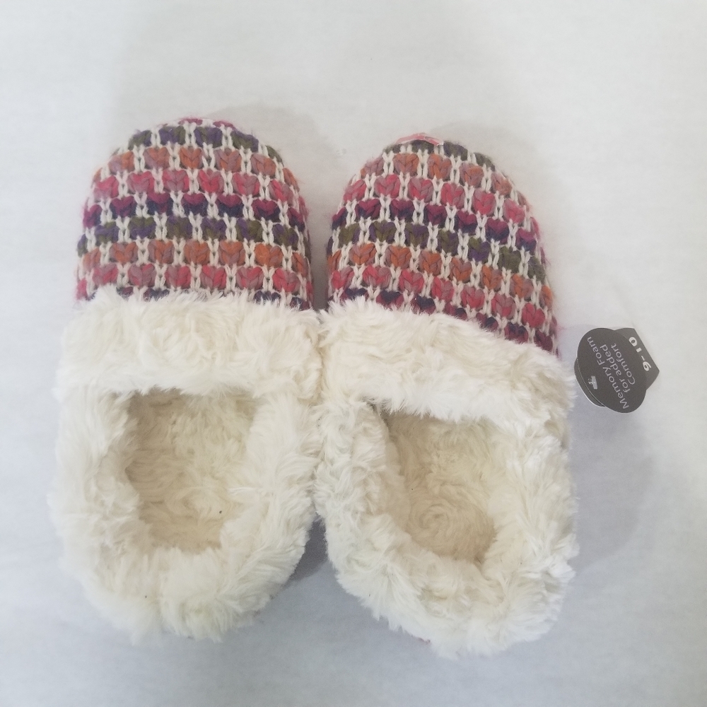 NWT fluffy slippers with pattern